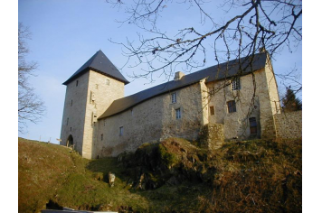 La Tour carrée (XVème siècle) Office de Tourisme Le lac de Vassivière